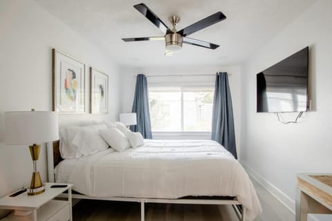 Walk Everywhere! 1-Bedroom Gem in Downtown Hub Apartment in New Port Richey