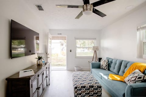 Walk Everywhere! 1-Bedroom Gem in Downtown Hub Apartment in New Port Richey