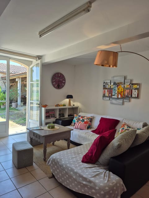 Communal lounge/ TV room