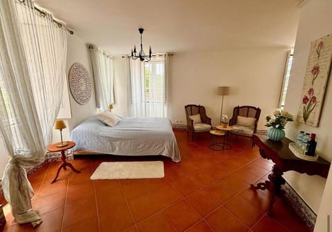 Bed, Living room