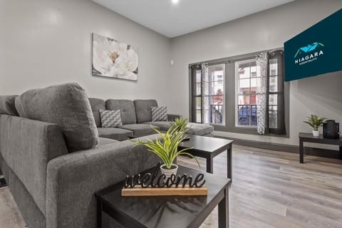 Cozy 6BR 2 Bath close to Falls & Casino House in Niagara Falls