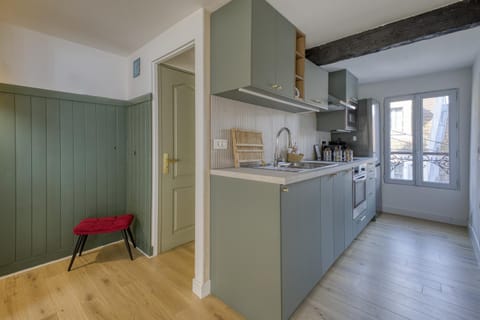 Coffee/tea facilities, Kitchen or kitchenette, oven, stove, washing machine