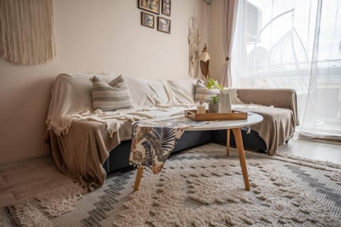 Bed, Living room, Photo of the whole room, Seating area, Dining area