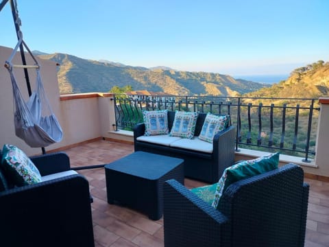 View (from property/room), Balcony/Terrace, Mountain view