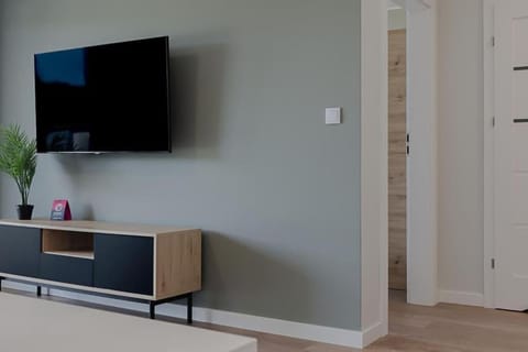 Communal lounge/ TV room, TV and multimedia, Evening entertainment, wardrobe