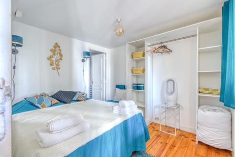 Property building, Living room, Bedroom