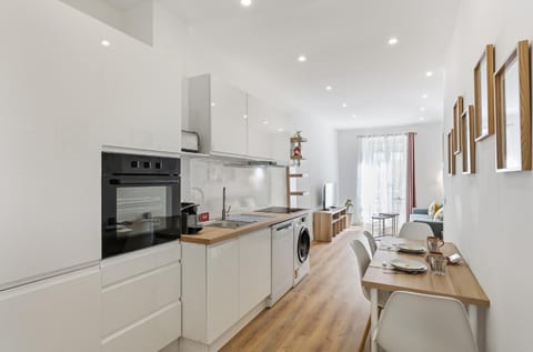 Kitchen or kitchenette, Dining area, dishwasher