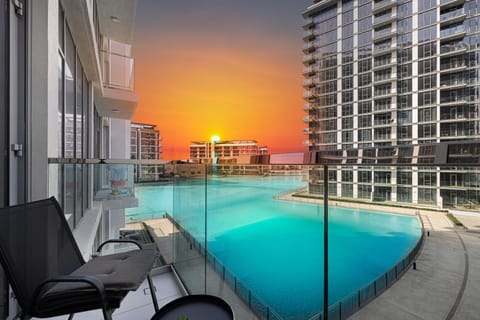 Property building, Day, Natural landscape, Balcony/Terrace, Pool view, Swimming pool, Sunset