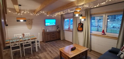 Communal lounge/ TV room, TV and multimedia, Living room, Dining area, Evening entertainment