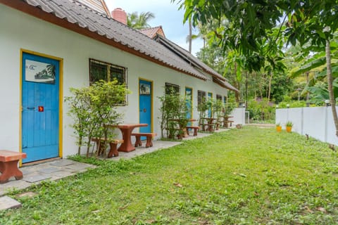 Property building, Day, Garden, Garden view