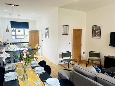 Twilight House -Wyndale Living- B'ham JQ Townhouse House in Birmingham