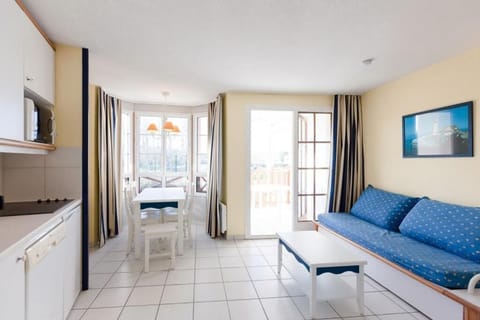 Bed, kitchen