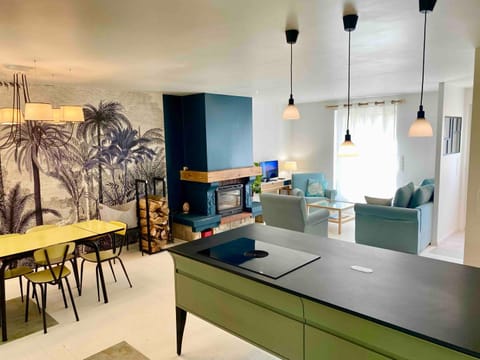 Living room, Seating area, Dining area