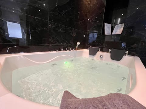 Hot Tub, Spa and wellness centre/facilities, Bath