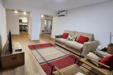 Communal lounge/ TV room, TV and multimedia, Living room