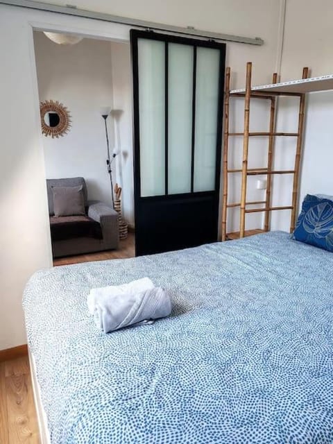 Bed, Photo of the whole room, Bedroom, wardrobe