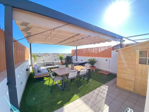 Shower, Day, View (from property/room), Balcony/Terrace, Kitchen or kitchenette, Dining area