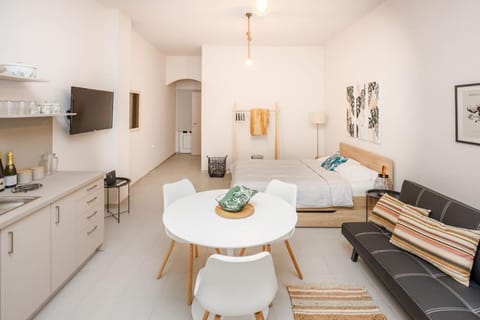 TV and multimedia, Kitchen or kitchenette, Seating area, Dining area