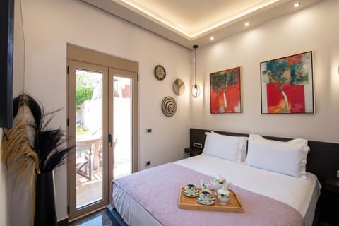 Bed, Photo of the whole room, Decorative detail, Bedroom