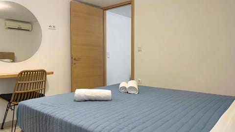 Bed, Bedroom, air conditioner