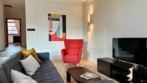 Communal lounge/ TV room, TV and multimedia, Living room, Seating area, Evening entertainment