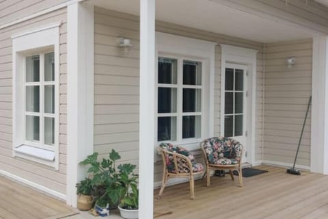 Facade/entrance, Balcony/Terrace