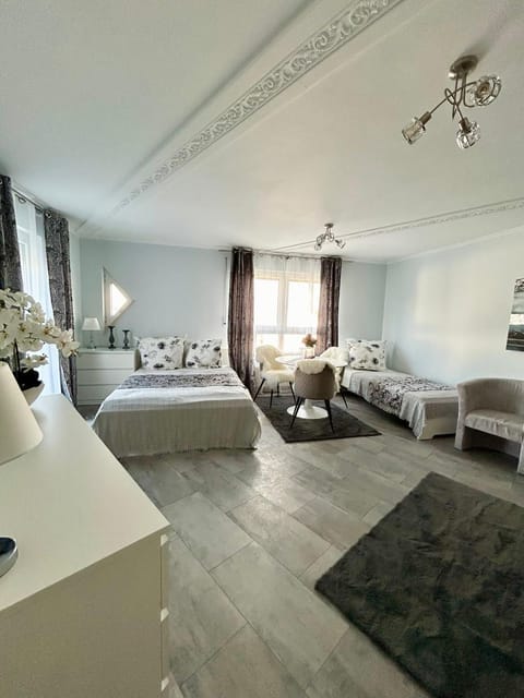 Living room, Photo of the whole room, Bedroom