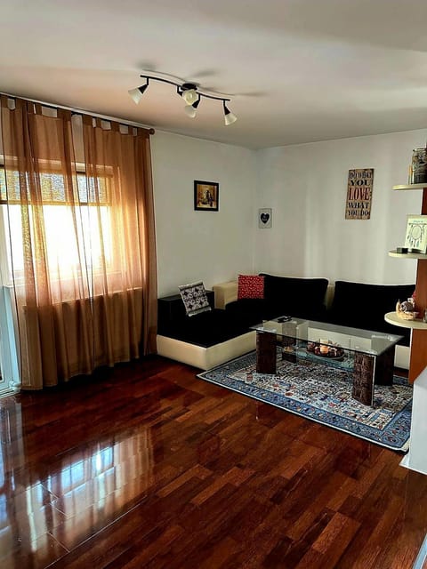 TV and multimedia, Living room, Seating area, Parking, air conditioner