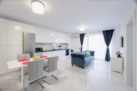 Kitchen or kitchenette, Living room, Seating area, Dining area, air conditioner