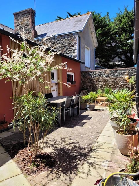 Résidence 743-pleneuf Val Andre - Vos vacances en famille 3 chambres 50 mètres de la mer MAE-7611 Apartment in Brittany