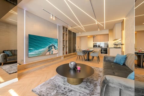 TV and multimedia, Coffee/tea facilities, Kitchen or kitchenette, Living room, Seating area, Dining area