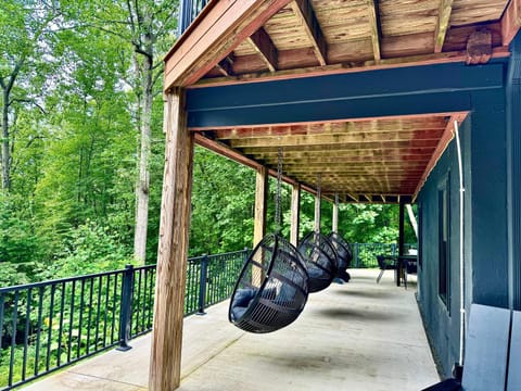 MOONLIGHT MOUNTAIN MANOR - Cedar Hot Tub, Views & Games House in Horse Shoe