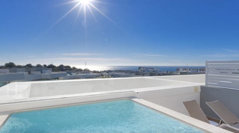 Day, Natural landscape, Pool view, Sea view, Swimming pool, sunbed