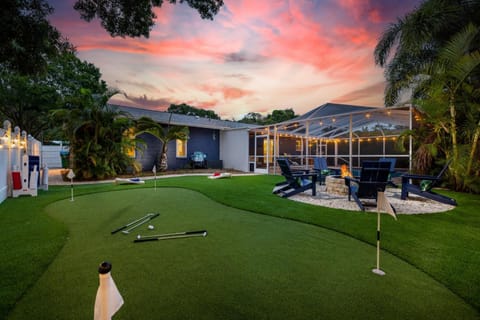 Epic Indoor Slide Pool&Hot Tub Mini Golf Fire Pit House in Seminole