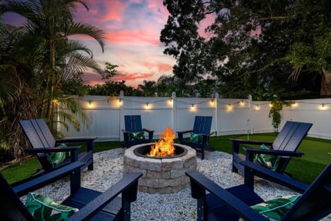 Epic Indoor Slide Pool&Hot Tub Mini Golf Fire Pit House in Seminole