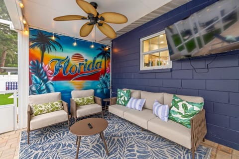 Epic Indoor Slide Pool&Hot Tub Mini Golf Fire Pit House in Seminole