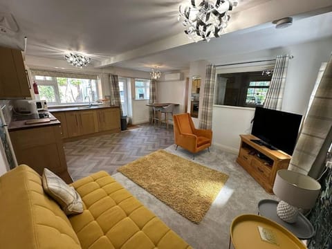 Theé Óldé Cow Shéd Cottingham, Central Location, 500 meters from Cottingham Train Station, Close to Hull & Beverly, Free Parking & WI-FI , Entire Detached Property Apartment in Cottingham