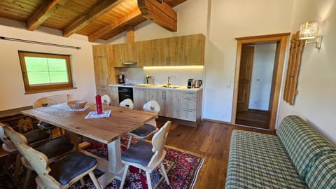 Kitchen or kitchenette, Seating area, Dining area