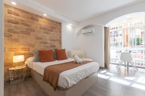 Photo of the whole room, Bedroom, air conditioner