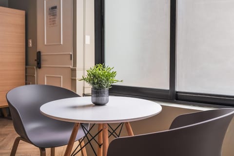 Seating area, Dining area