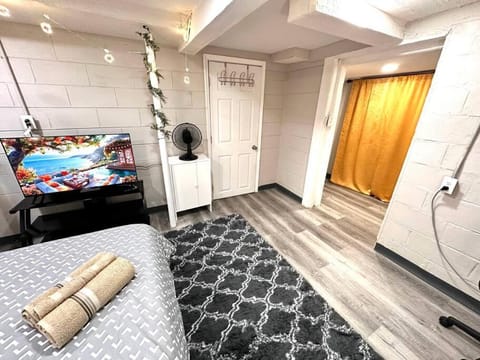 Serene Cityscape Sanctuary Close to Downtown Indianapolis - Unit #5 Apartment in Indianapolis