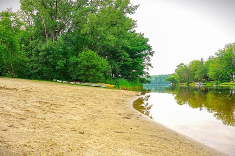 Becket Home with 3-Season Porch Walk to Lake Access House in Becket