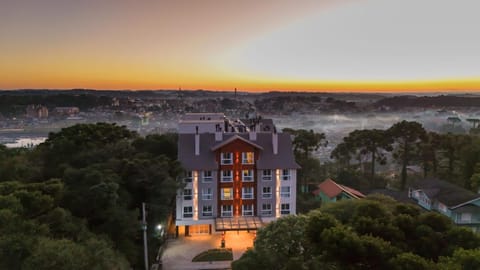 Property building, Day, Natural landscape, Bird's eye view, Sunrise, Sunset