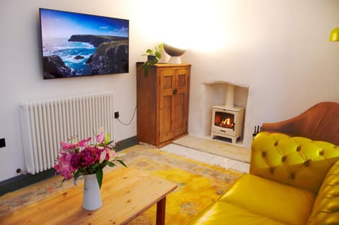 TV and multimedia, Living room, fireplace, fireplace