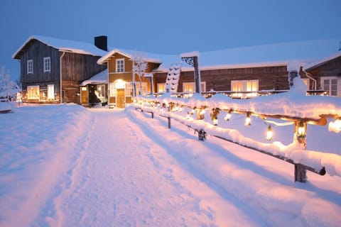 Facade/entrance, Winter