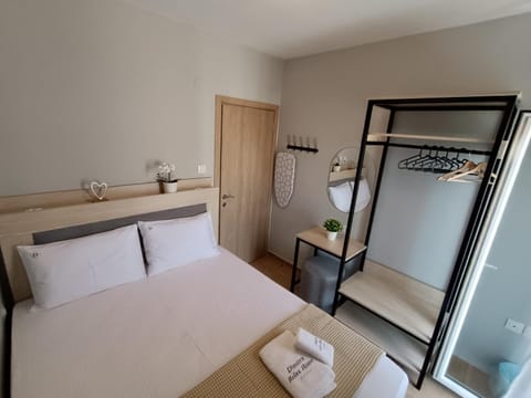 Bed, Photo of the whole room, Bedroom, towels, wardrobe