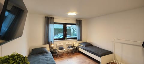 Bed, TV and multimedia, Bedroom