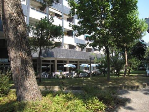 Restaurant/places to eat, Facade/entrance