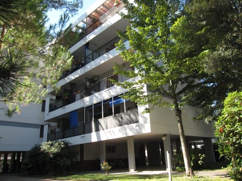 Property building, Facade/entrance, Garden view
