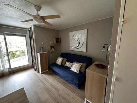 Bed, Living room, Other, Photo of the whole room, Seating area, Bedroom